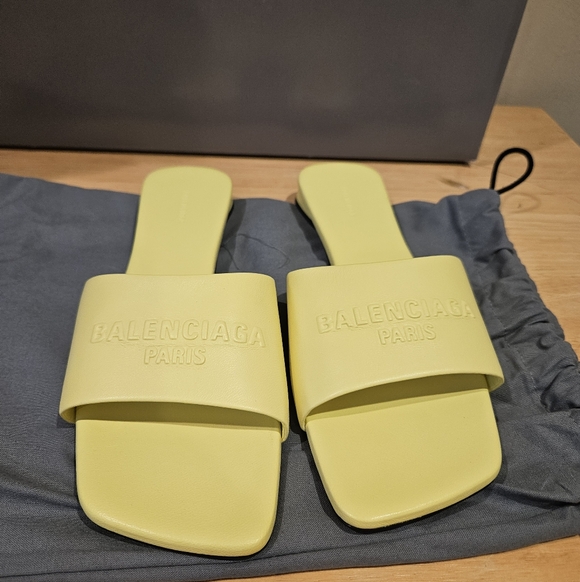 Balenciaga Shoes - Balenciaga Duty Free Nude Sheepskin Leather Logo Flat Sandals Size EU 38